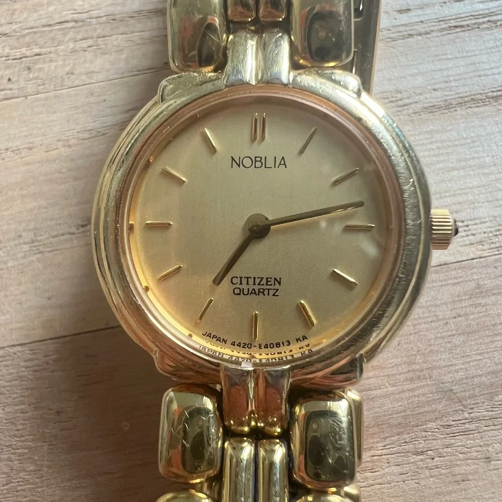 Noblia Citizen ladies gold tone dress watch NEW BATTERY